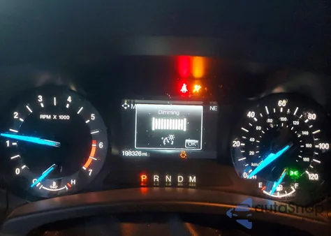 2015 Ford Expedition Xlt z USA, uszkodzony, nr VIN 1FMJU1JTXFEF02643